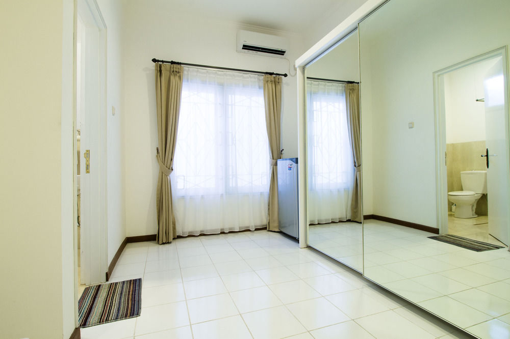 Reddoorz Plus @ Tendean جاكرتا المظهر الخارجي الصورة