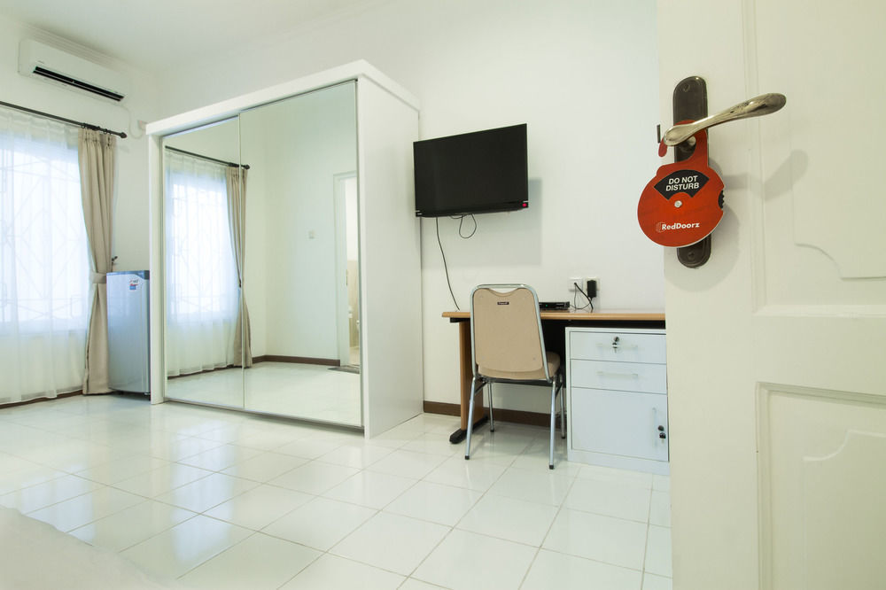 Reddoorz Plus @ Tendean جاكرتا المظهر الخارجي الصورة