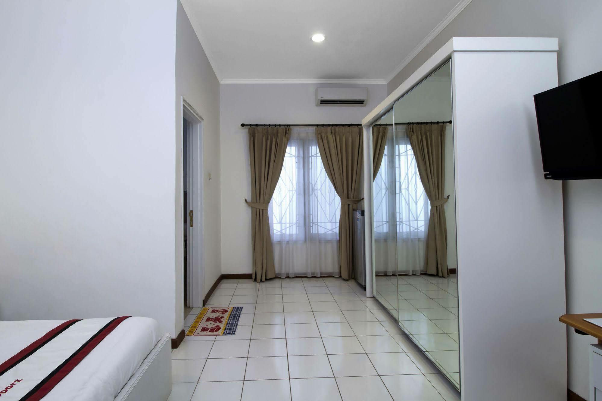 Reddoorz Plus @ Tendean جاكرتا المظهر الخارجي الصورة