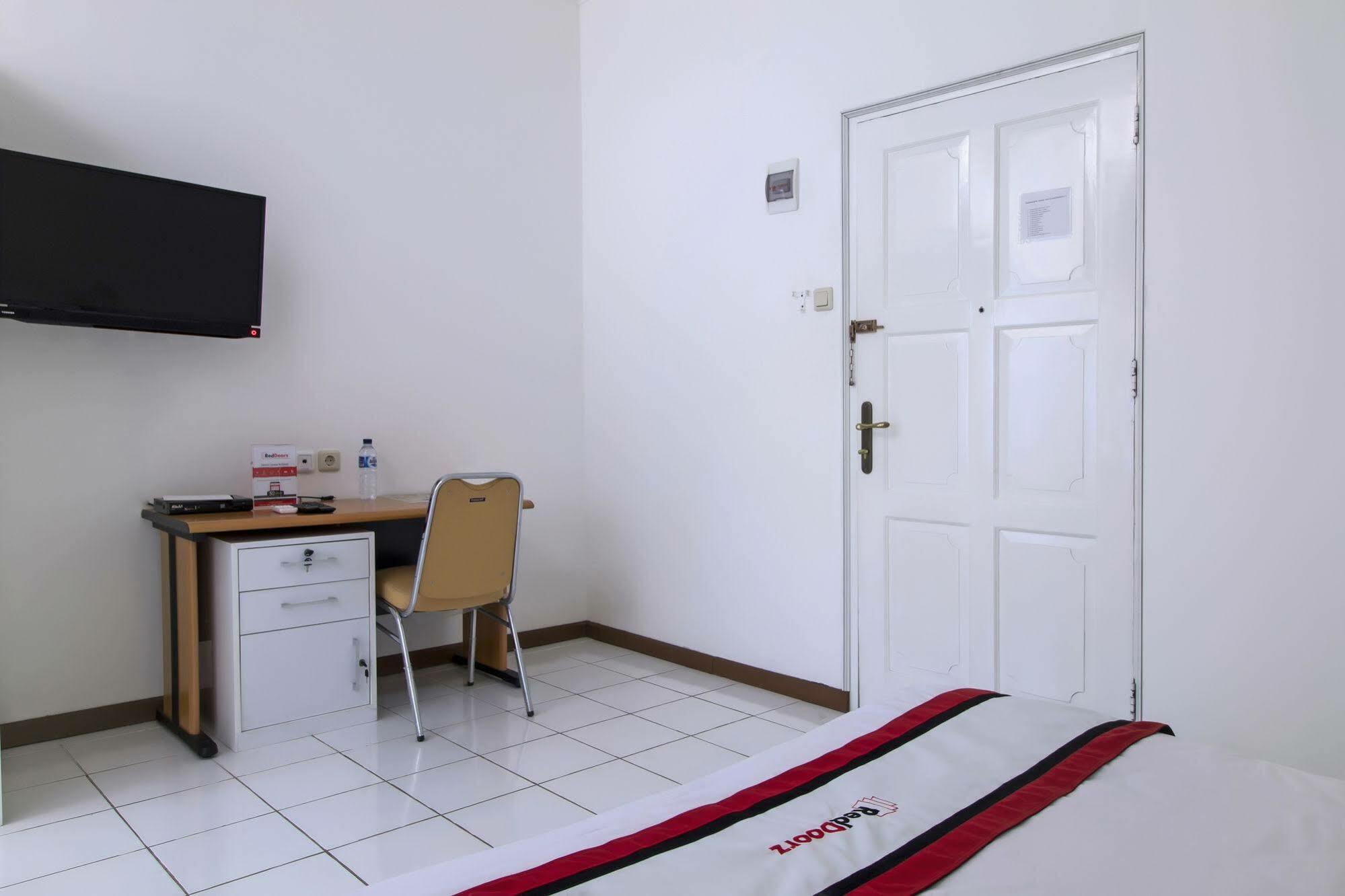 Reddoorz Plus @ Tendean جاكرتا المظهر الخارجي الصورة