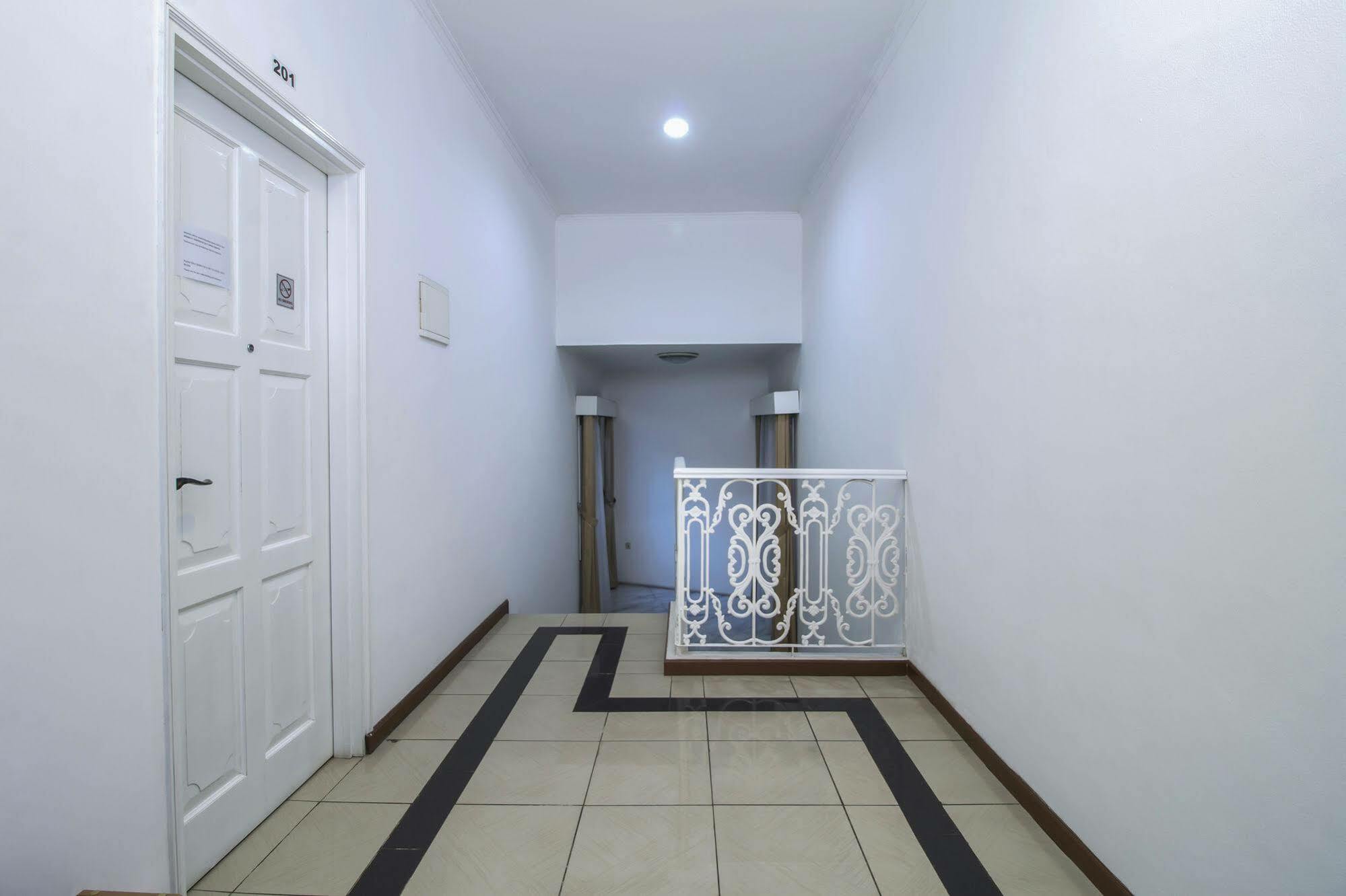 Reddoorz Plus @ Tendean جاكرتا المظهر الخارجي الصورة